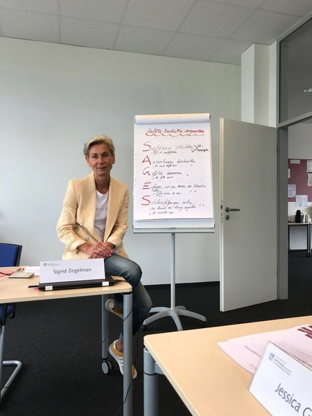 SZCoachingTraining - Lösungsorientiertes Coaching in Veränderungsprozessen - Sigrid Zegelman im Raum für Seminarvorlesung